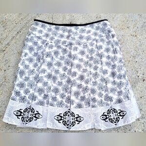 White House Black Market women’s skirt black & white. Size 0